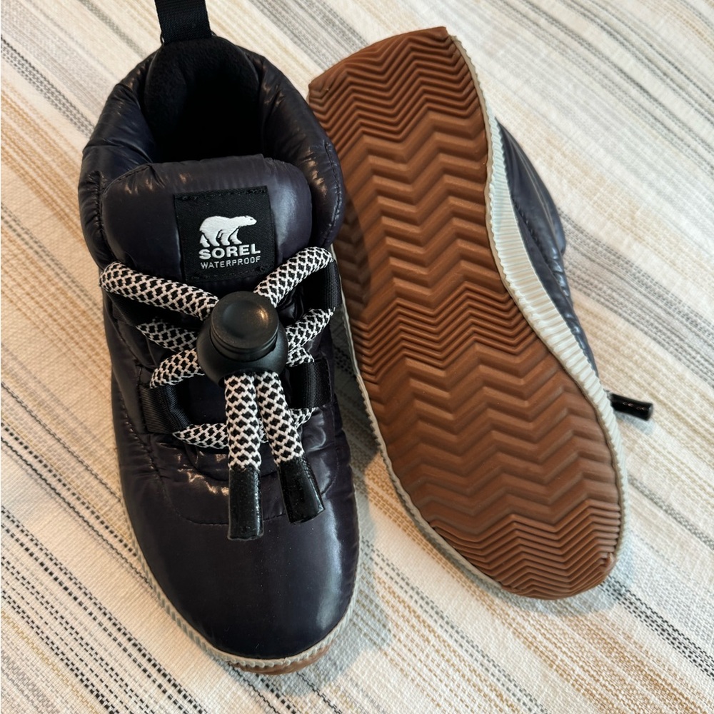 Sorel waterproof puffy booties
